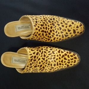 Leopard print backless mules